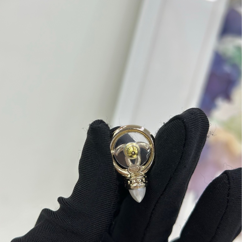 Chanel香奈兒子彈頭珍珠拼鑽環形滿鑽雙C金色耳環-5