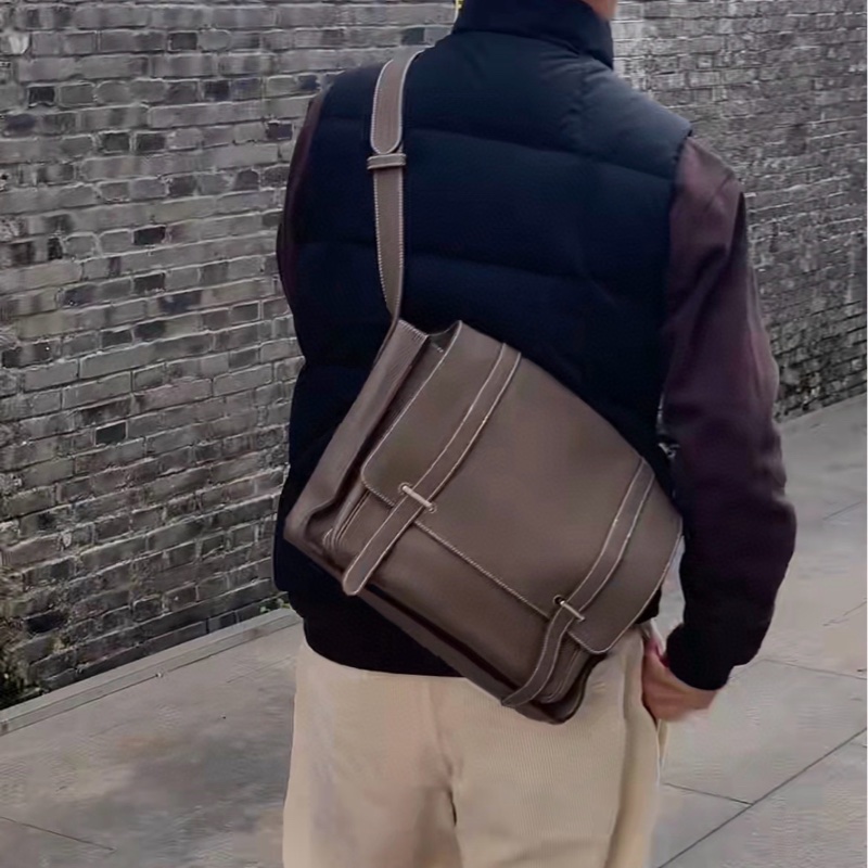 Hermes 愛馬仕 Steve 大象灰男士翻蓋郵差包 約37*30*12-1