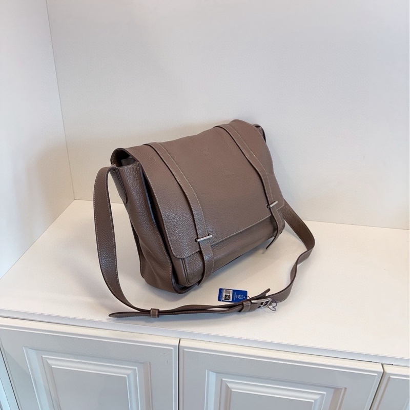 Hermes 愛馬仕 Steve 大象灰男士翻蓋郵差包 約37*30*12-5