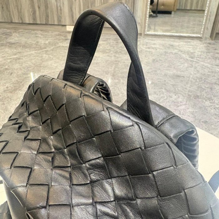 *SHIHNS名牌精品*BOTTEGA VENETA 經典編織款牛皮休閒雙肩後背包-2