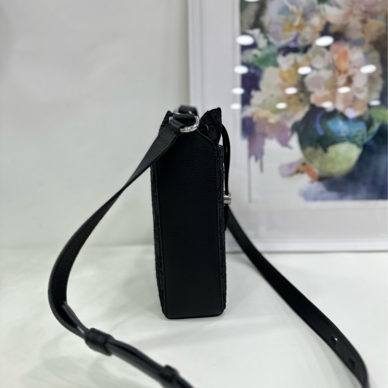 DIOR HOMME 迪奧 男款 OBLIQUE 迷你 25年編碼，25年9月購證，近閒置 老花 水桶包 斜背包 自備掛件耳機包-3