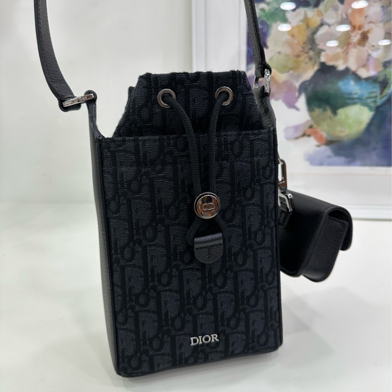 DIOR HOMME 迪奧 男款 OBLIQUE 迷你 25年編碼，25年9月購證，近閒置 老花 水桶包 斜背包 自備掛件耳機包-8