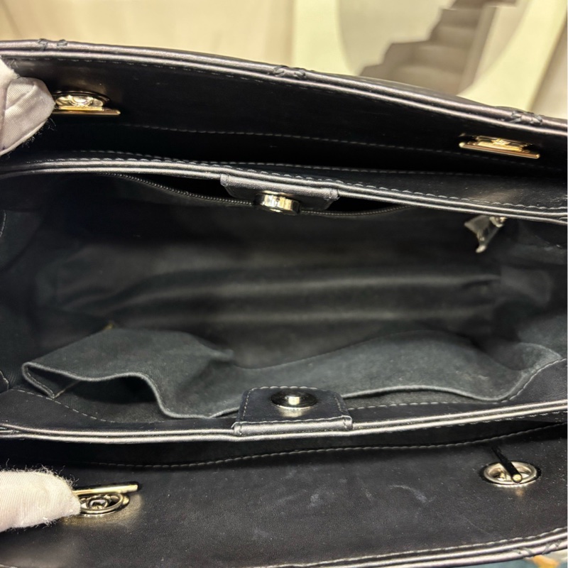 Chanel 黑色皮标大扣 外缝线托特-8
