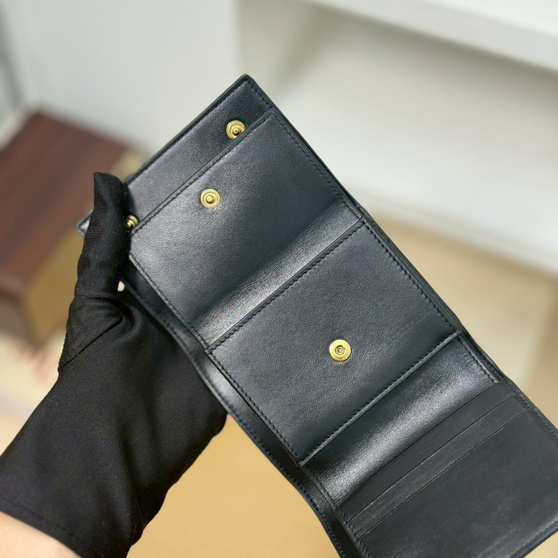 🏷️Celine.Trifold 壓紋三折短夾-18
