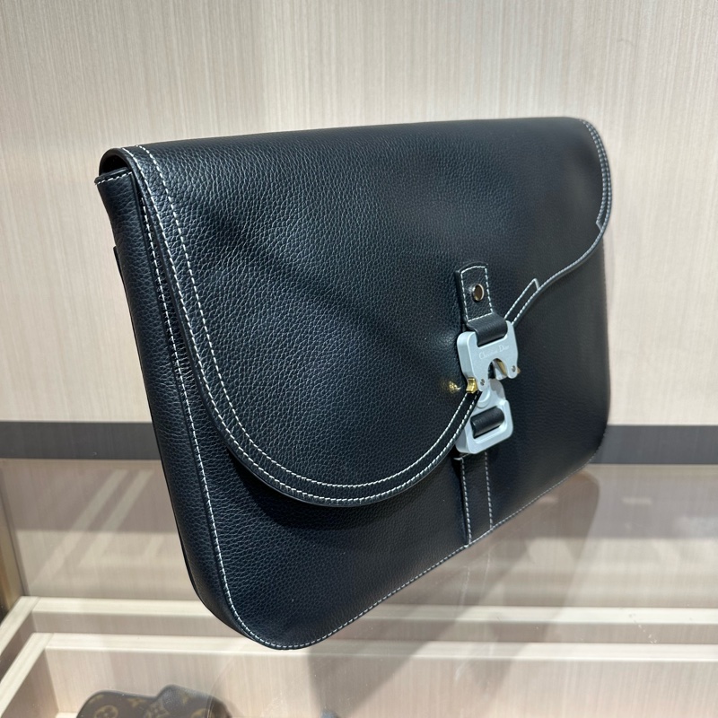 DIOR迪奥 标志铝扣翻盖开合 马鞍手拿包-1