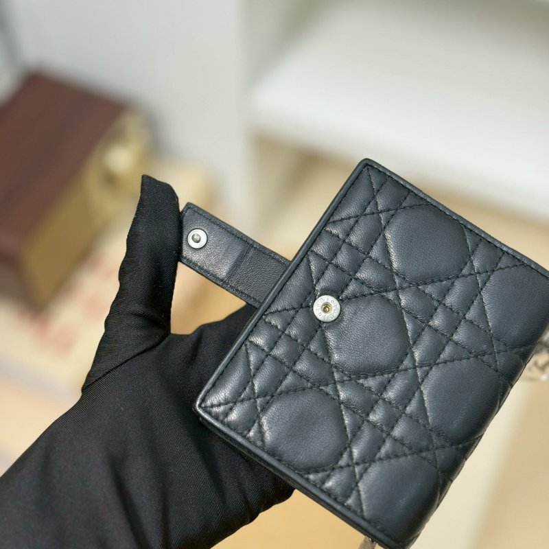 🏷️Dior.Lady Dior 對開短夾-13