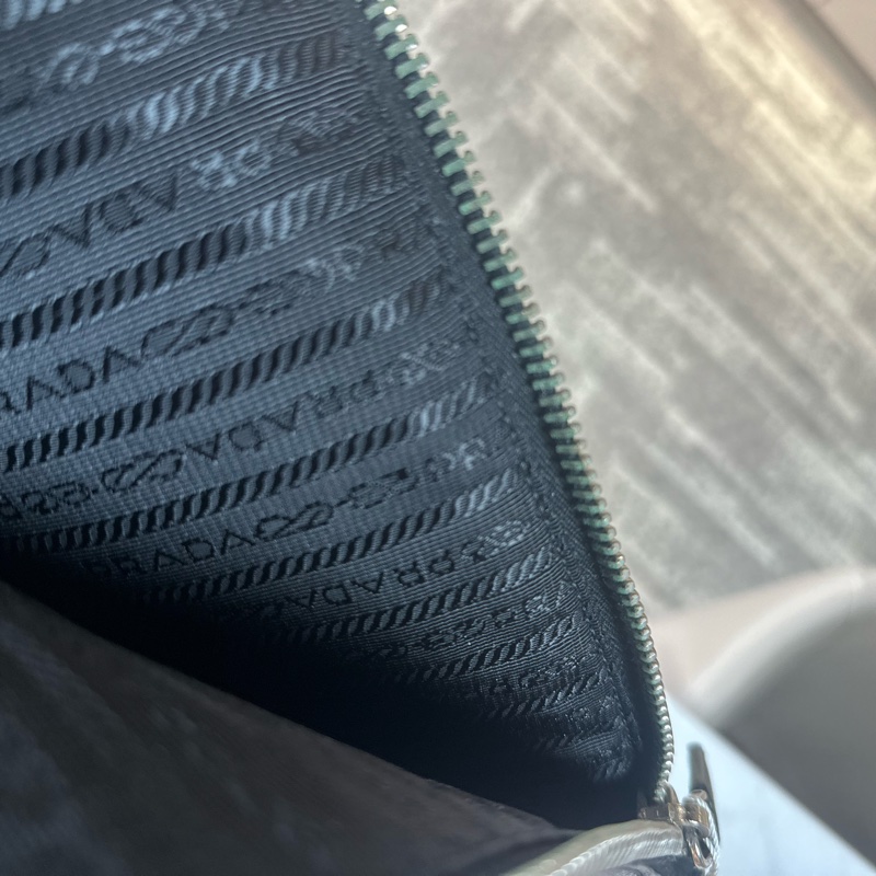 PRADA普拉达 三角形徽标 手拿包-19