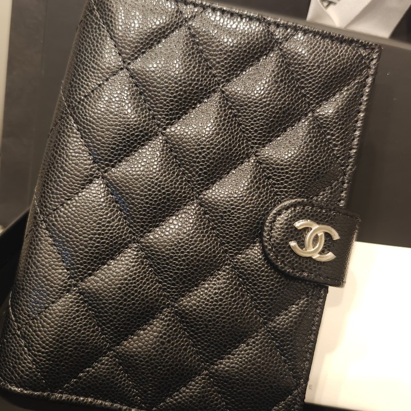 特價出義大利剛剛帶回全新超難買香奈兒護照套,全新品-11