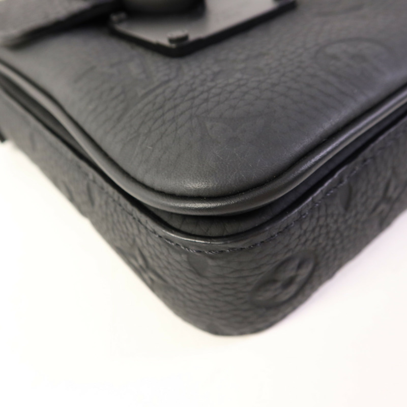 LOUIS VUITTON Monogram Taurillon S-Lock Vertical Wearable肩背袋-10