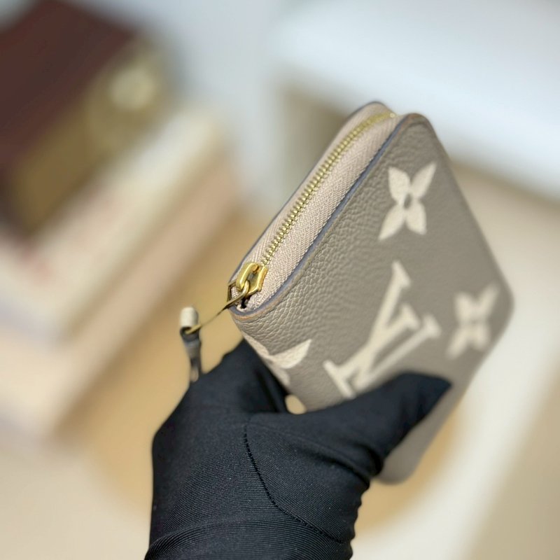 🏷️LV.Zippy 壓紋卡夾零錢包 M69797-4