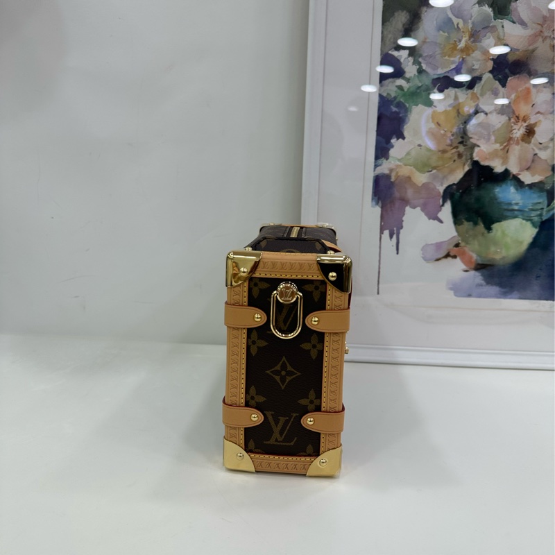 Lv side trunk 谷愛凌同款中型軟盒包 晶片款 大部分膜都在 老花帆布拼牛皮 金色五金 雙肩帶 斜背包-3
