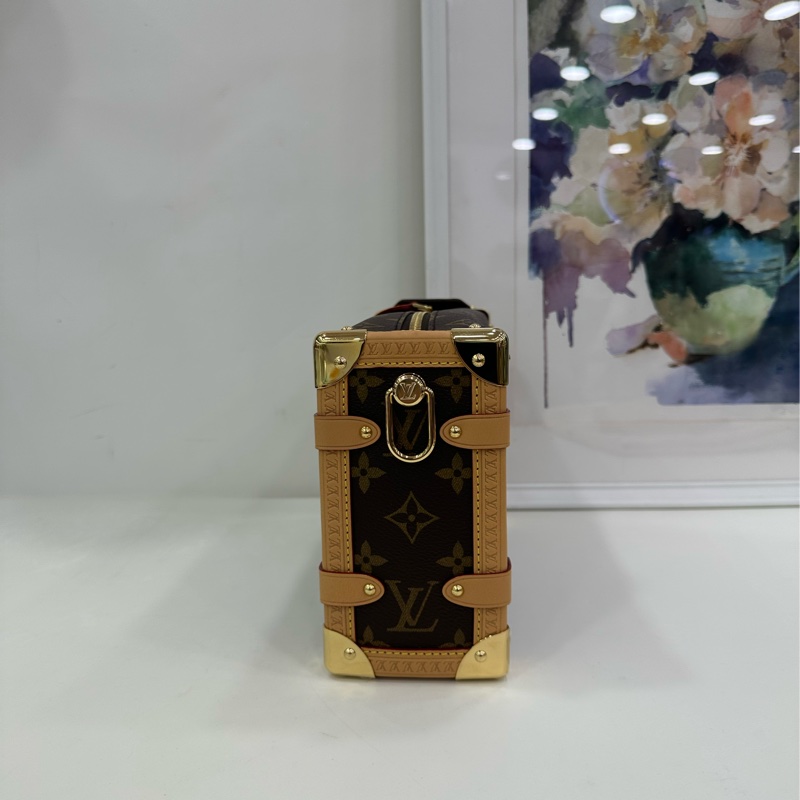 Lv side trunk 谷愛凌同款中型軟盒包 晶片款 大部分膜都在 老花帆布拼牛皮 金色五金 雙肩帶 斜背包-4