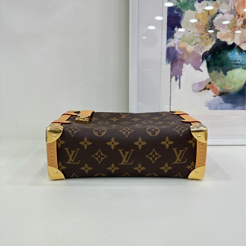 Lv side trunk 谷愛凌同款中型軟盒包 晶片款 大部分膜都在 老花帆布拼牛皮 金色五金 雙肩帶 斜背包-5