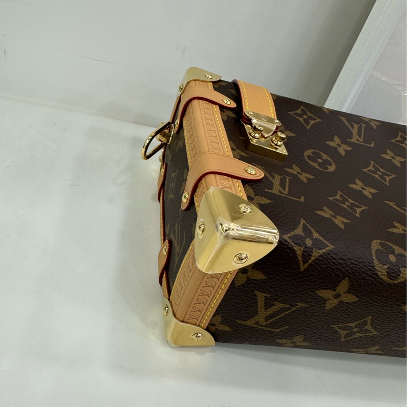 Lv side trunk 谷愛凌同款中型軟盒包 晶片款 大部分膜都在 老花帆布拼牛皮 金色五金 雙肩帶 斜背包-6