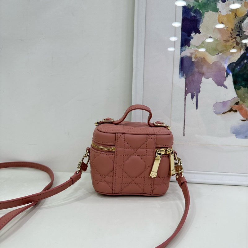 DIOR 迪奧 Lady Dior Vanity藤格紋金色拉鍊羊皮粉色盒子包 21年 99新 近閒置-3