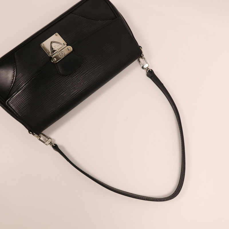 LOUIS VUITTON Epi Segur Pochette銀扣肩背袋-8