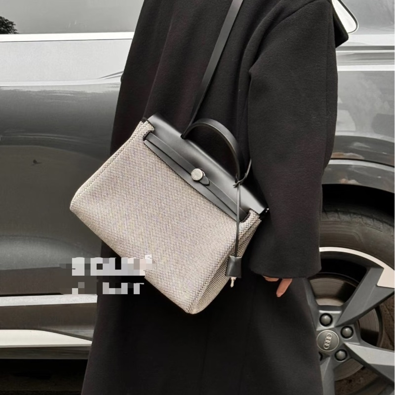 Hermes Herbag 31 黑白肩背包-3