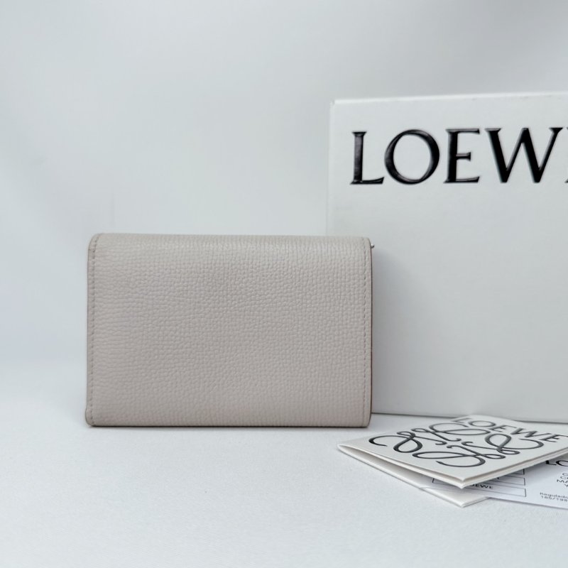 LOEWE Anagram卵石紋三折短夾-1