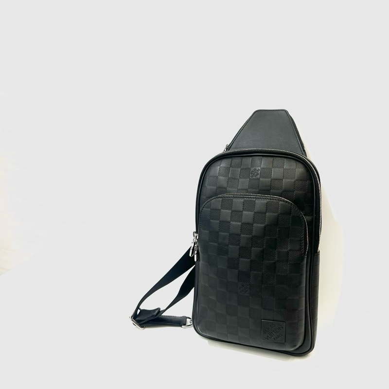 LV 黑棋盤格牛皮銀釦Avenue斜背胸口包N45303-0