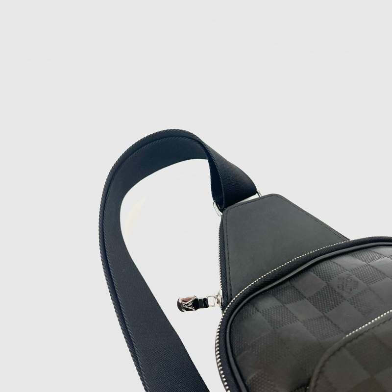 LV 黑棋盤格牛皮銀釦Avenue斜背胸口包N45303-7
