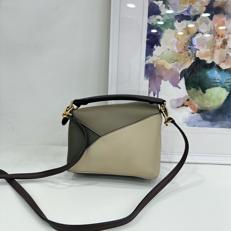 Loewe 羅意威Puzzle mini 米白色拼墨綠21年標,有購證 尺寸:18x8x12.5cm-2