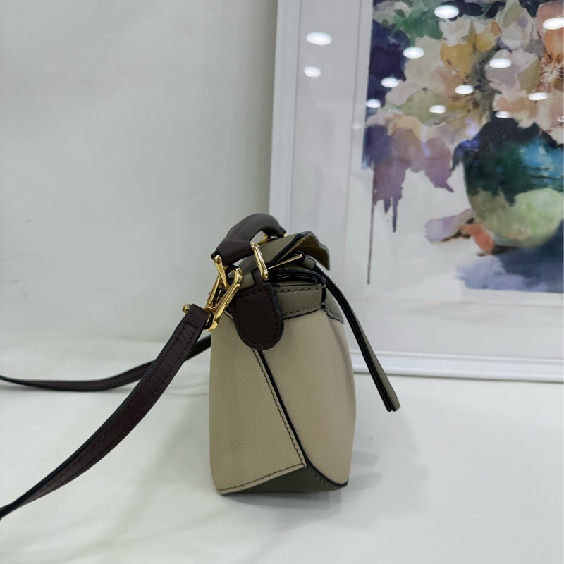 Loewe 羅意威Puzzle mini 米白色拼墨綠21年標,有購證 尺寸:18x8x12.5cm-4