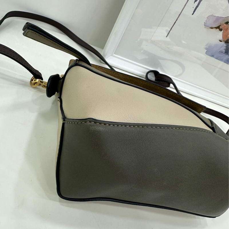 Loewe 羅意威Puzzle mini 米白色拼墨綠21年標,有購證 尺寸:18x8x12.5cm-5