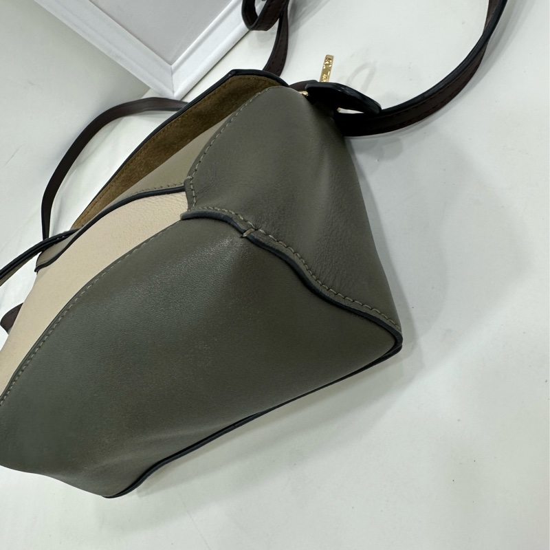 Loewe 羅意威Puzzle mini 米白色拼墨綠21年標,有購證 尺寸:18x8x12.5cm-6