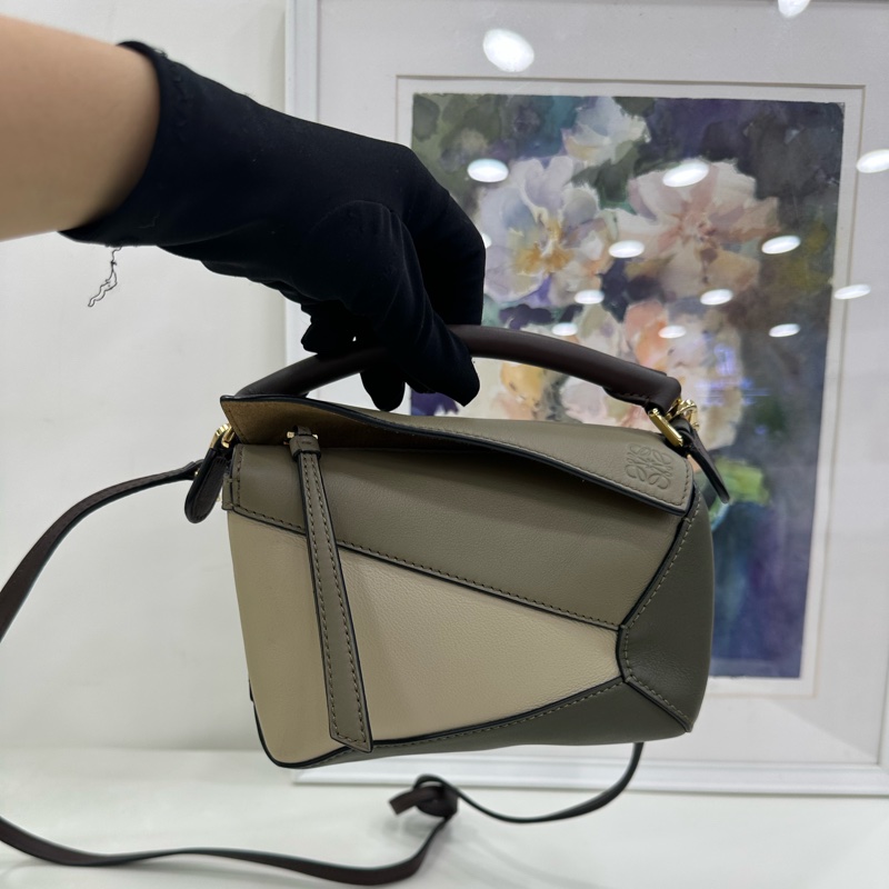 Loewe 羅意威Puzzle mini 米白色拼墨綠21年標,有購證 尺寸:18x8x12.5cm-7