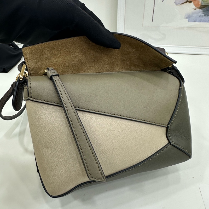 Loewe 羅意威Puzzle mini 米白色拼墨綠21年標,有購證 尺寸:18x8x12.5cm-8