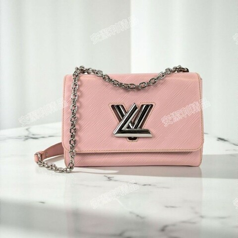 莉亞精品♡LV 水波紋櫻花粉Twist 二手美包