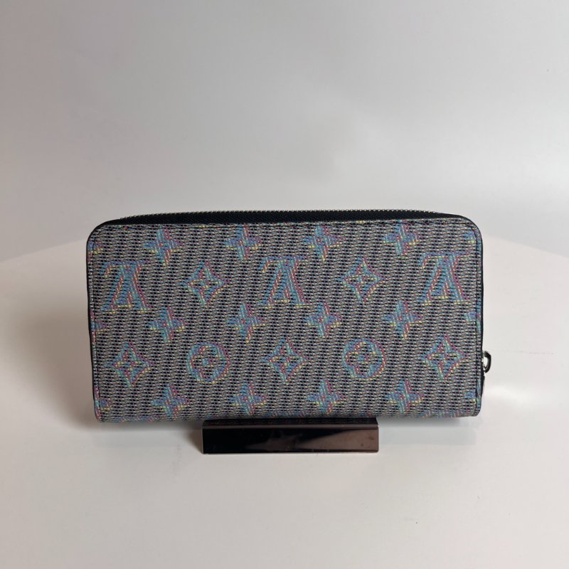 LV M68662 霓虹老花ㄇ拉長夾-1