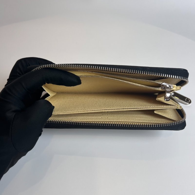 LV M68662 霓虹老花ㄇ拉長夾-7