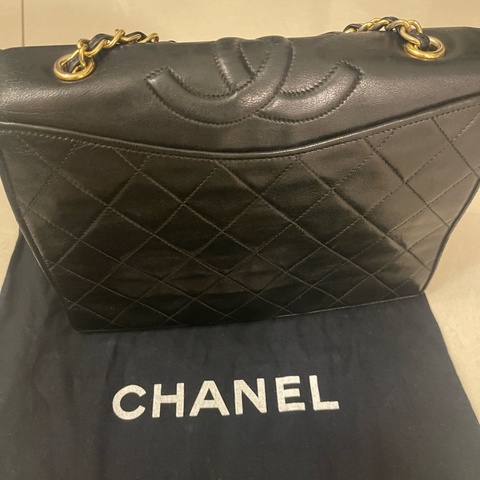 Chanel 菱格紋斜背包 附保卡防塵袋