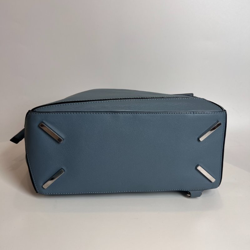 LOEWE 藍色PUZZLE包 中號-4