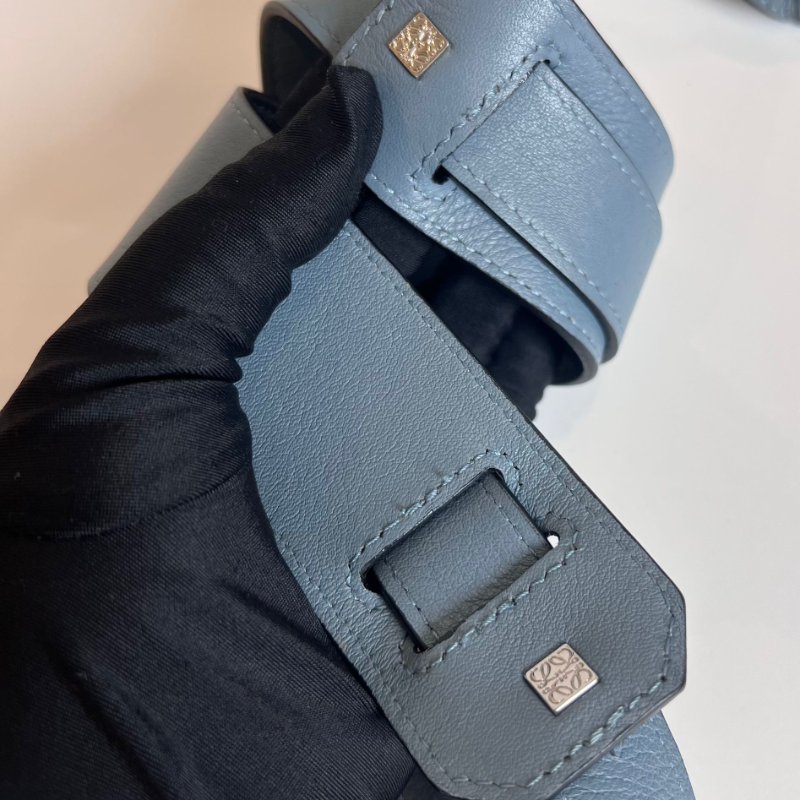 LOEWE 藍色PUZZLE包 中號-8