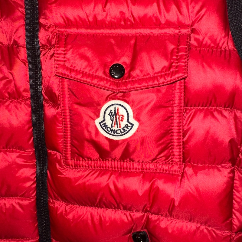 MONCLER 紅色羽絨背心外套(帶帽)-1