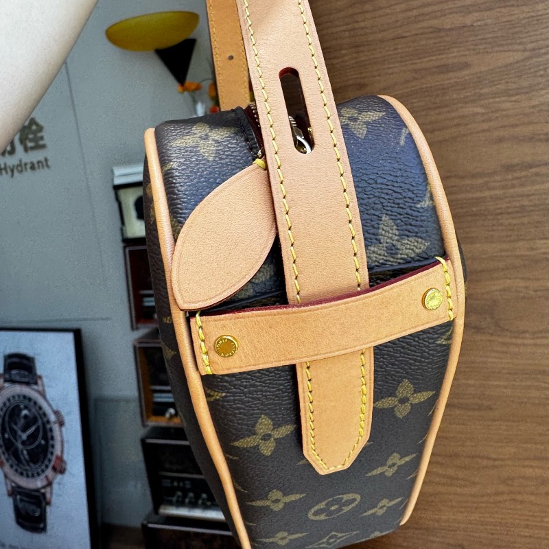 Louis Vuitton 情人節限定愛心郵差包 斜背包肩背包-7