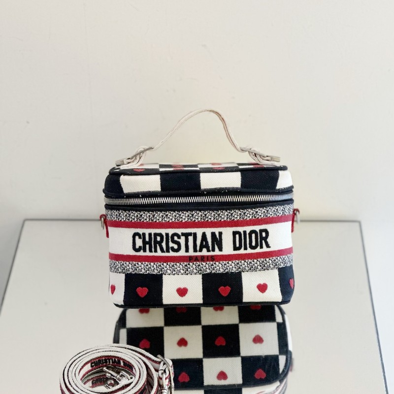 DIOR/迪奧 情人節限定 黑白格子配紅心刺繡 雙拉鏈設計 手提包斜背包 化妝包 低長18cm-0
