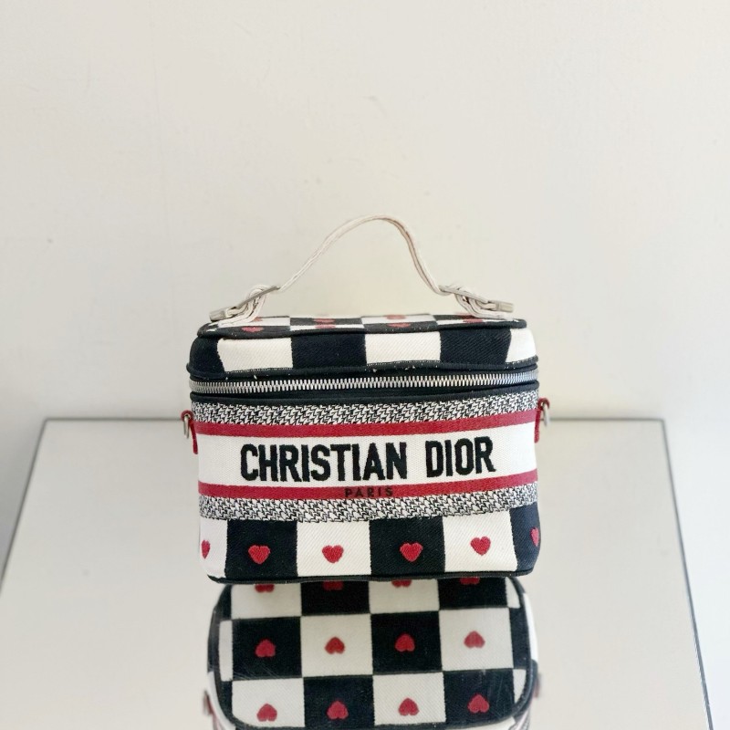 DIOR/迪奧 情人節限定 黑白格子配紅心刺繡 雙拉鏈設計 手提包斜背包 化妝包 低長18cm-1