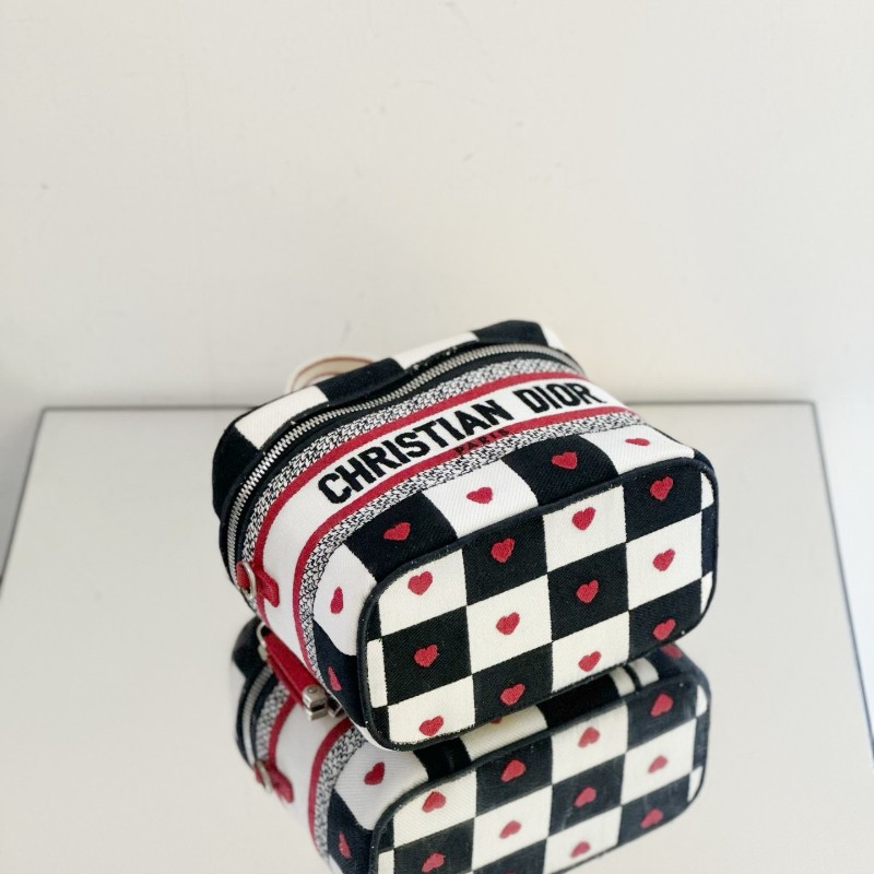 DIOR/迪奧 情人節限定 黑白格子配紅心刺繡 雙拉鏈設計 手提包斜背包 化妝包 低長18cm-3
