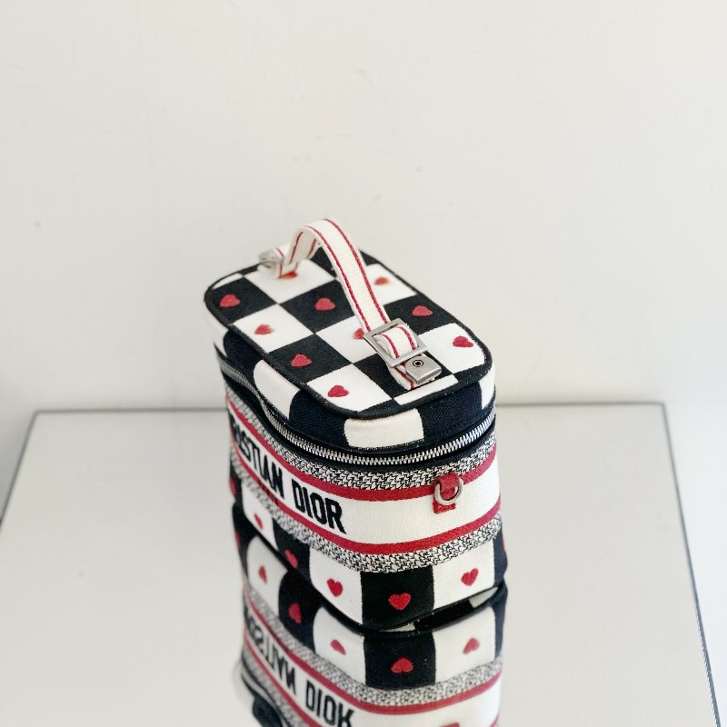 DIOR/迪奧 情人節限定 黑白格子配紅心刺繡 雙拉鏈設計 手提包斜背包 化妝包 低長18cm-4