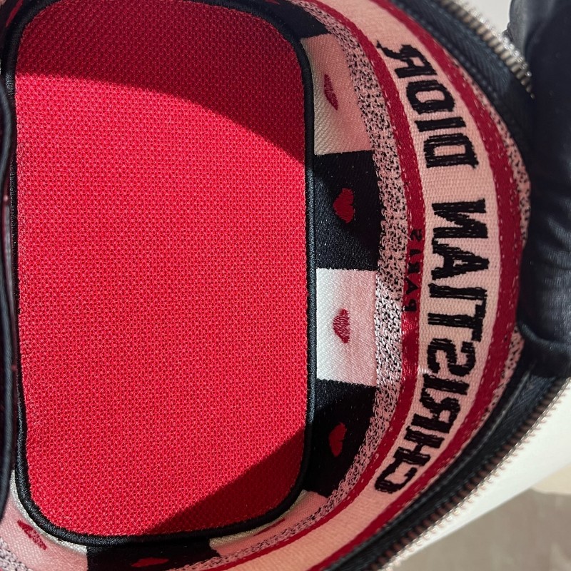 DIOR/迪奧 情人節限定 黑白格子配紅心刺繡 雙拉鏈設計 手提包斜背包 化妝包 低長18cm-12
