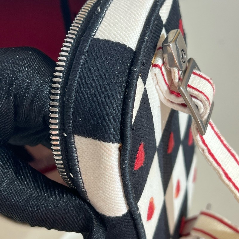 DIOR/迪奧 情人節限定 黑白格子配紅心刺繡 雙拉鏈設計 手提包斜背包 化妝包 低長18cm-15