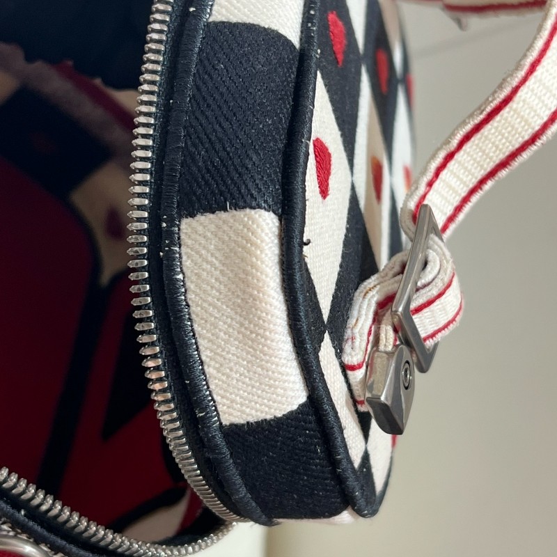 DIOR/迪奧 情人節限定 黑白格子配紅心刺繡 雙拉鏈設計 手提包斜背包 化妝包 低長18cm-16
