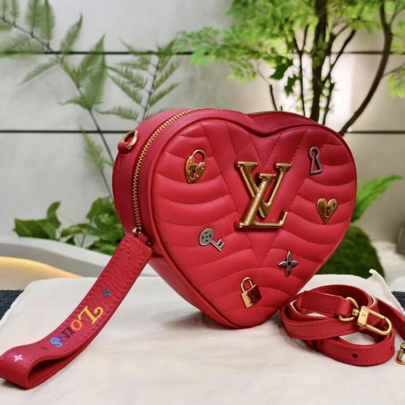 LV路易威登 情人節限定 愛心徽章斜挎包 紅色 肩背包斜背包-1