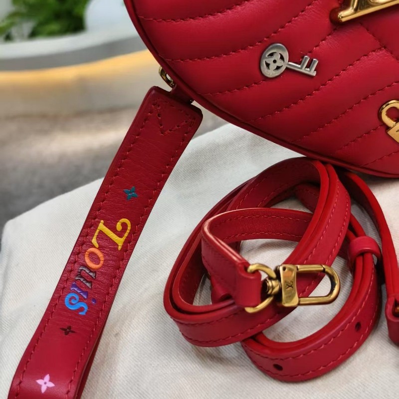 LV路易威登 情人節限定 愛心徽章斜挎包 紅色 肩背包斜背包-22