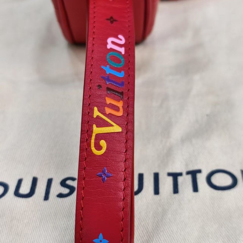 LV路易威登 情人節限定 愛心徽章斜挎包 紅色 肩背包斜背包-23