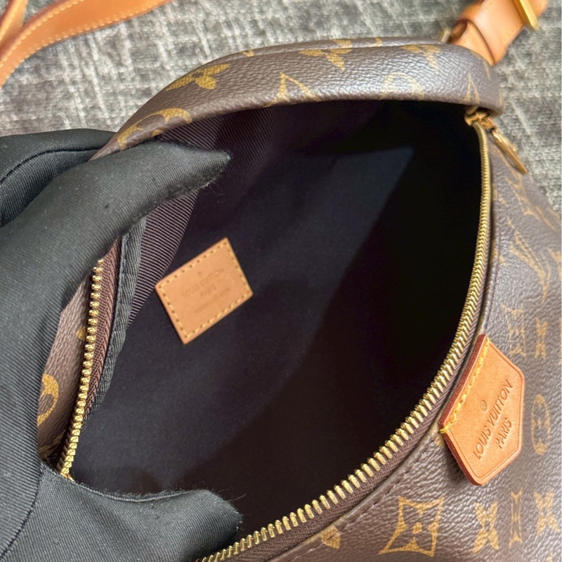 LV老花絕版腰包-4
