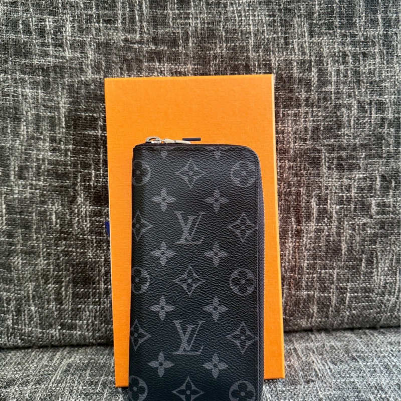 LV黑老花拉鏈長夾-0